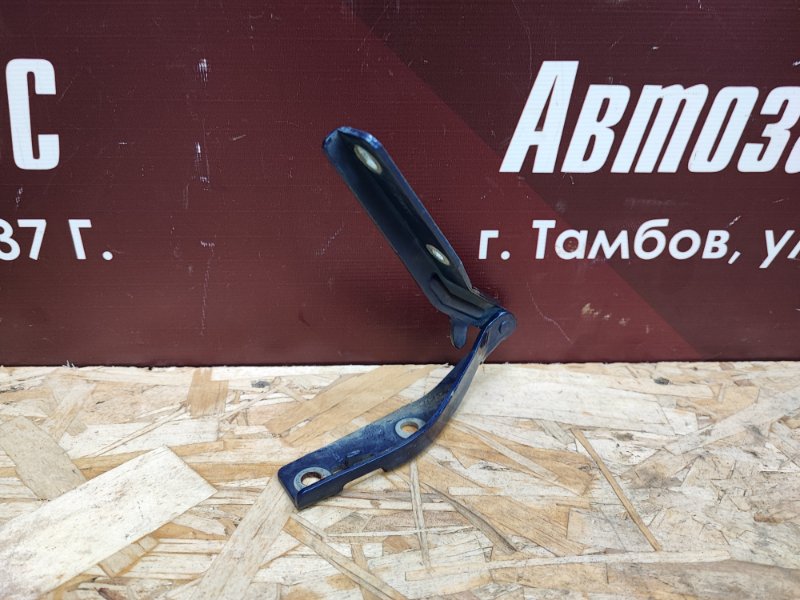 Петля капота