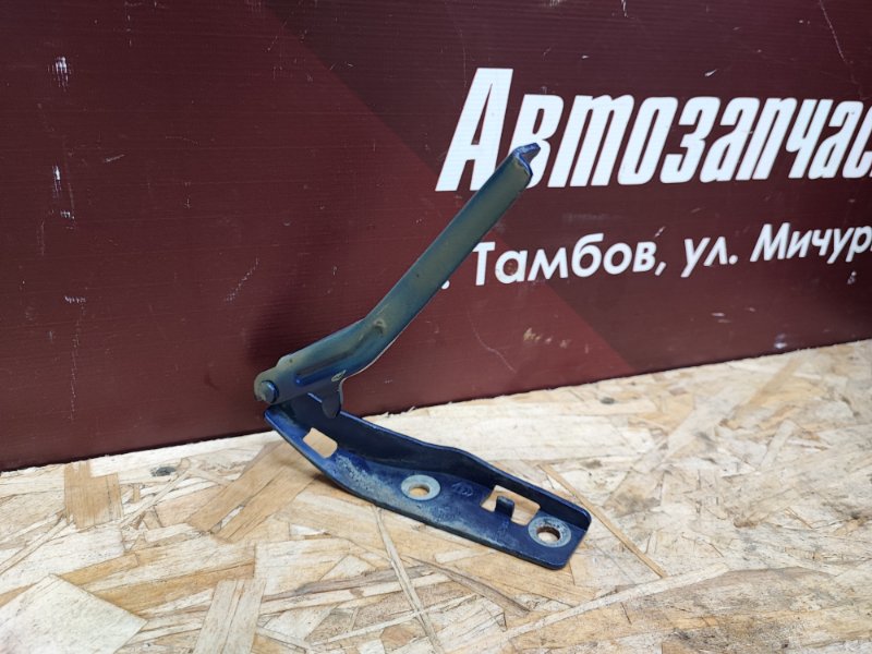 Петля капота