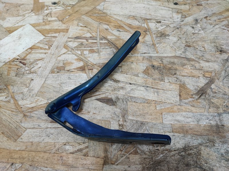 Петля капота