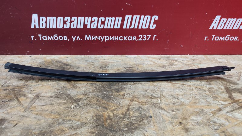 Направляющая стекла двери