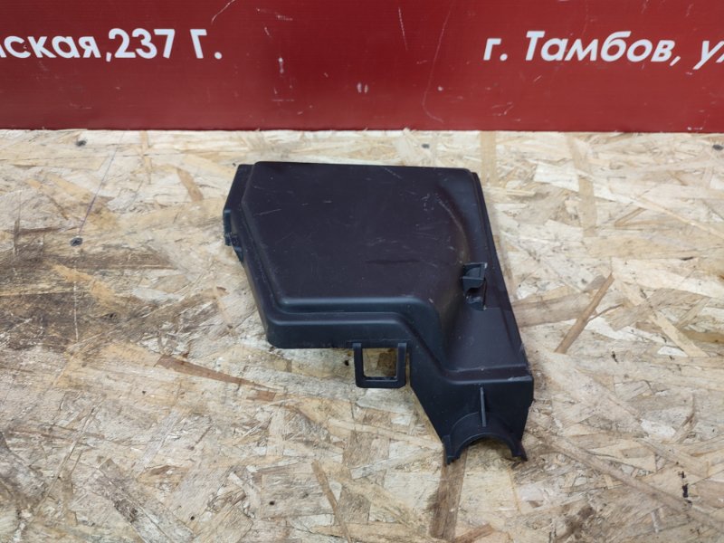 Крышка блока предохранителей