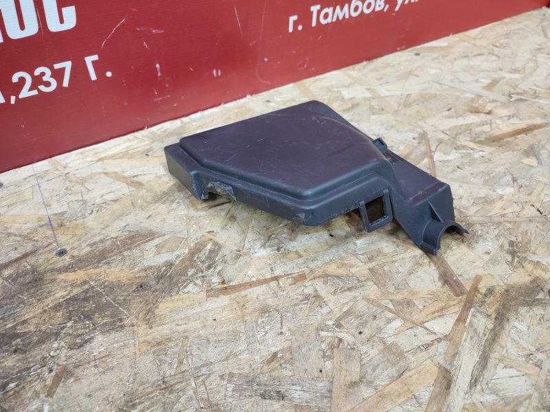 Крышка блока предохранителей