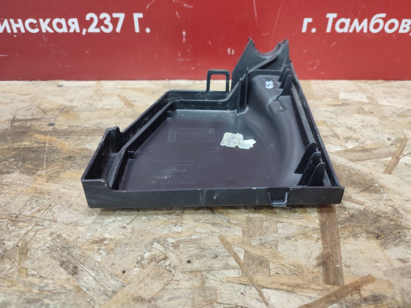 Крышка блока предохранителей