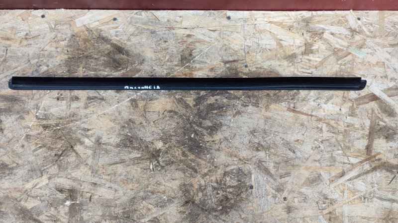 Уплотнитель стекла двери внешний