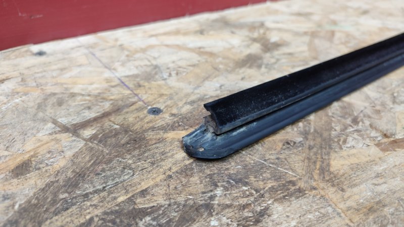 Уплотнитель стекла двери внешний