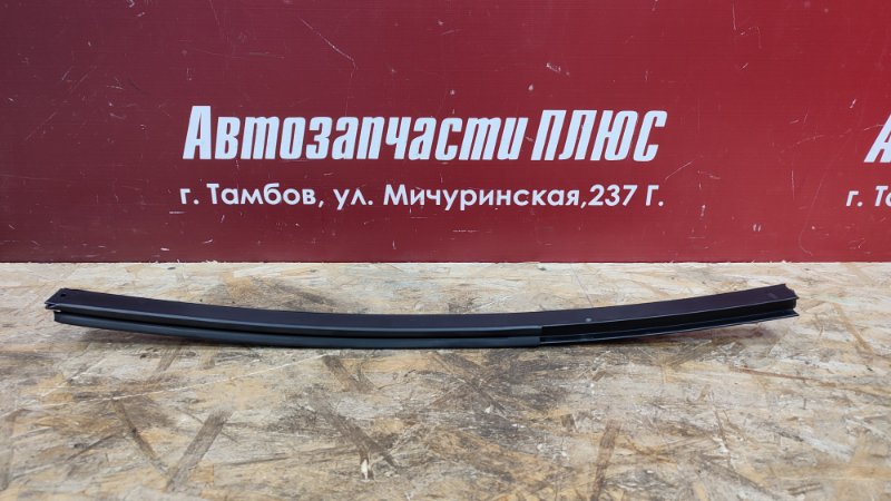 Направляющая стекла двери