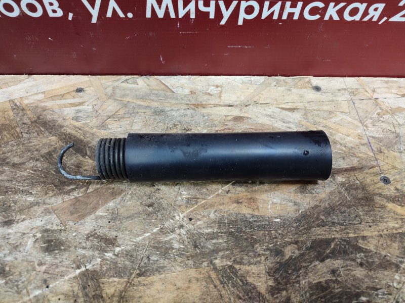 Пружина крышки багажника
