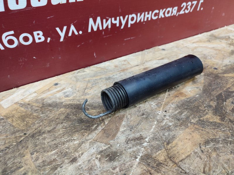 Пружина крышки багажника