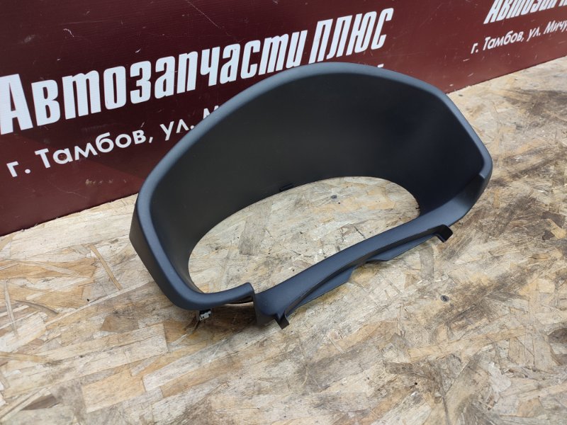 Козырек щитка приборов