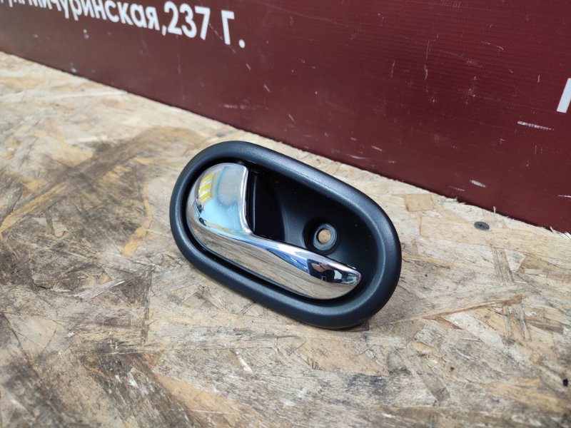 Внутренняя  ручка двери