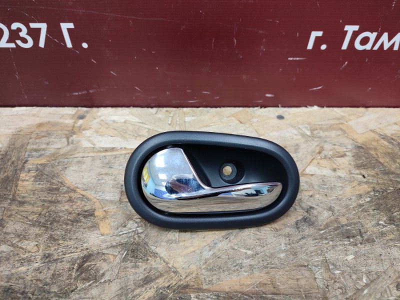 Внутренняя  ручка двери