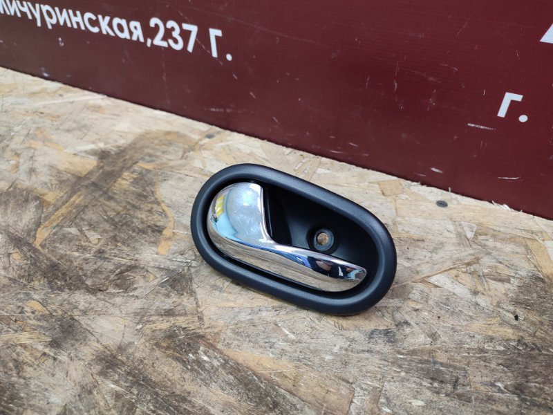 Внутренняя  ручка двери