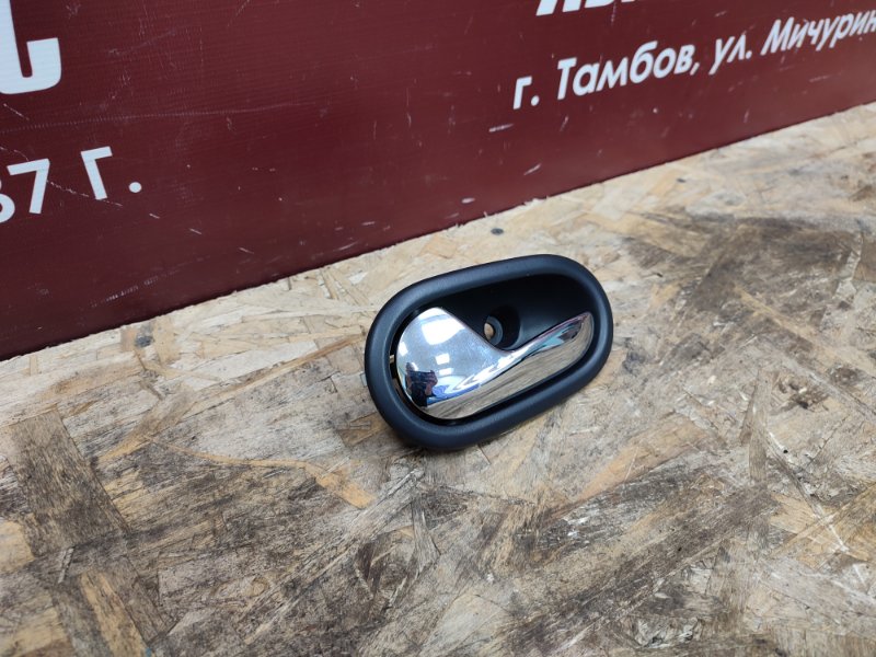 Внутренняя  ручка двери