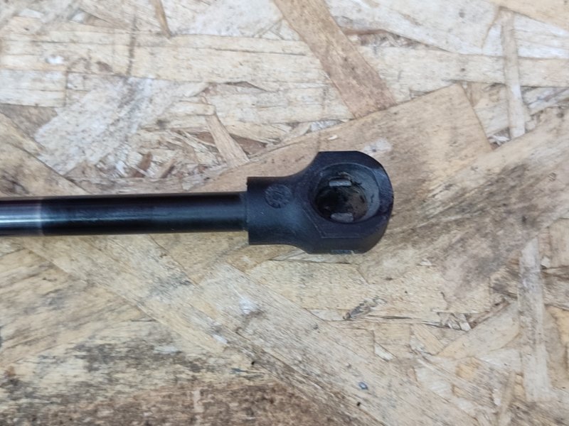 Амортизатор багажника