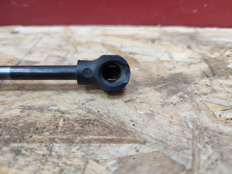 Амортизатор багажника