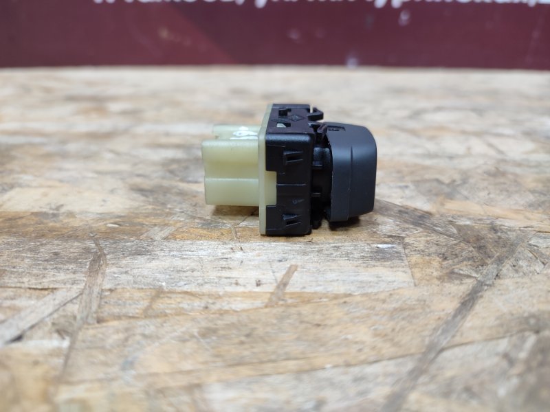 Кнопка стеклоподъемника