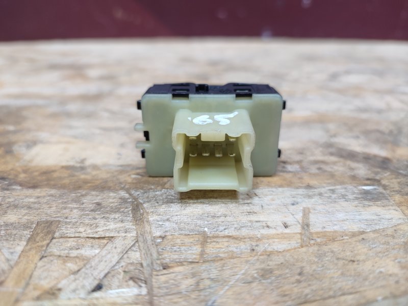 Кнопка стеклоподъемника