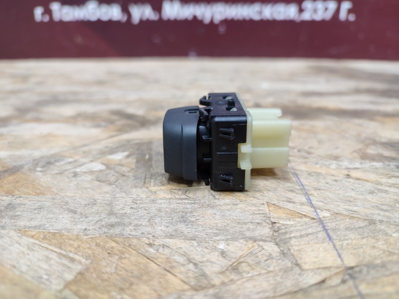 Кнопка стеклоподъемника