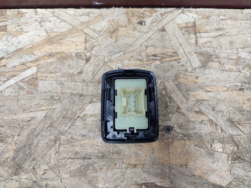 Кнопка стеклоподъемника