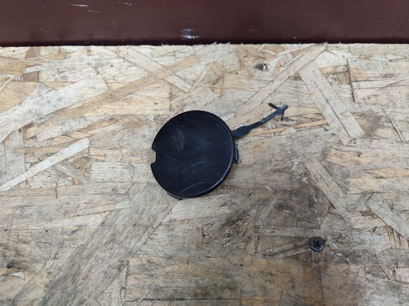 Заглушка буксировочного крюка