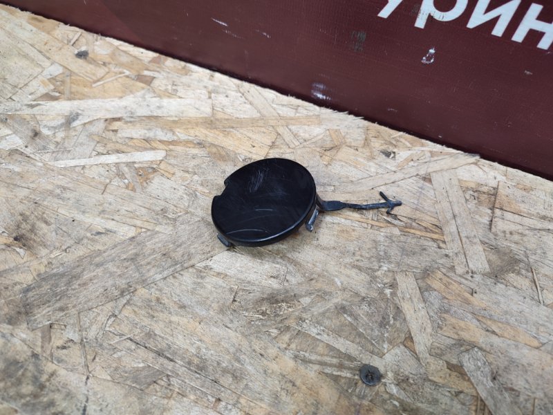 Заглушка буксировочного крюка