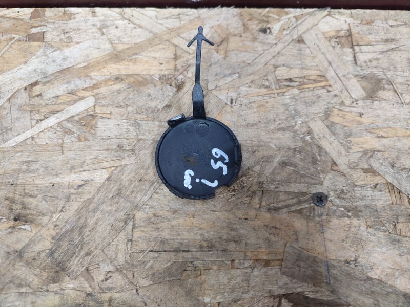 Заглушка буксировочного крюка