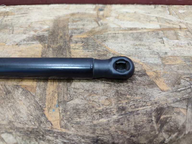 Амортизатор багажника