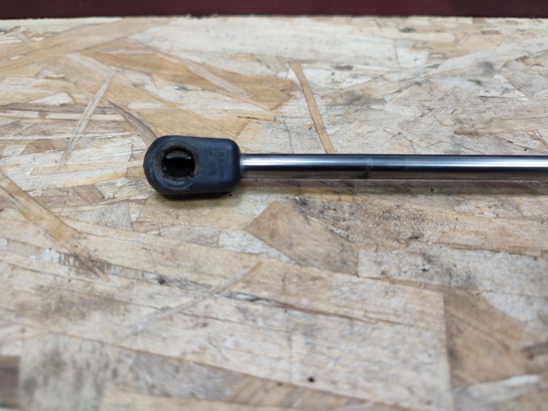 Амортизатор багажника