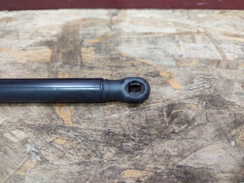 Амортизатор багажника