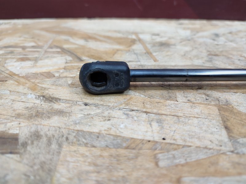 Амортизатор багажника