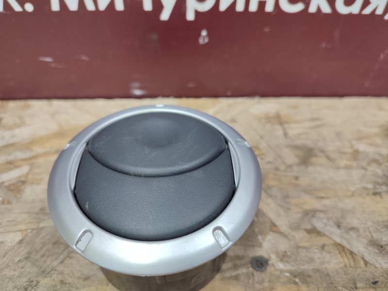 Воздушный дефлектор салона