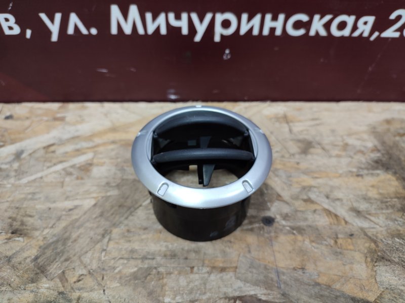 Воздушный дефлектор салона