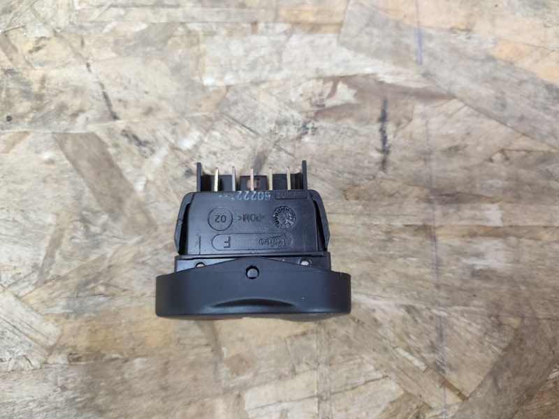 Кнопка стеклоподъемника