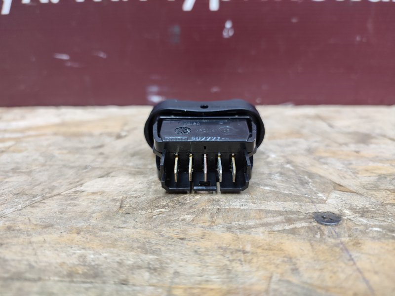 Кнопка стеклоподъемника