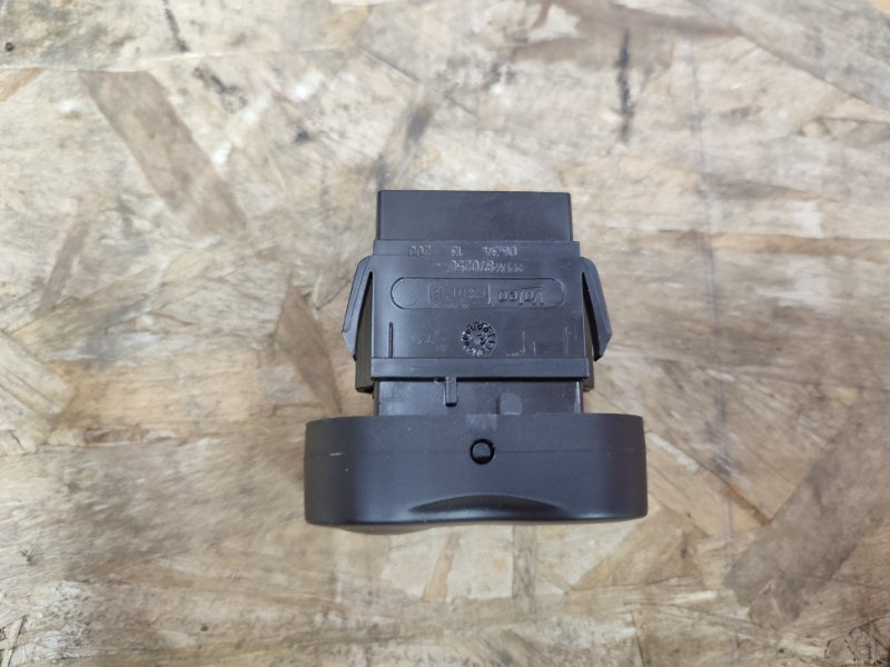 Кнопка блокировки дверей