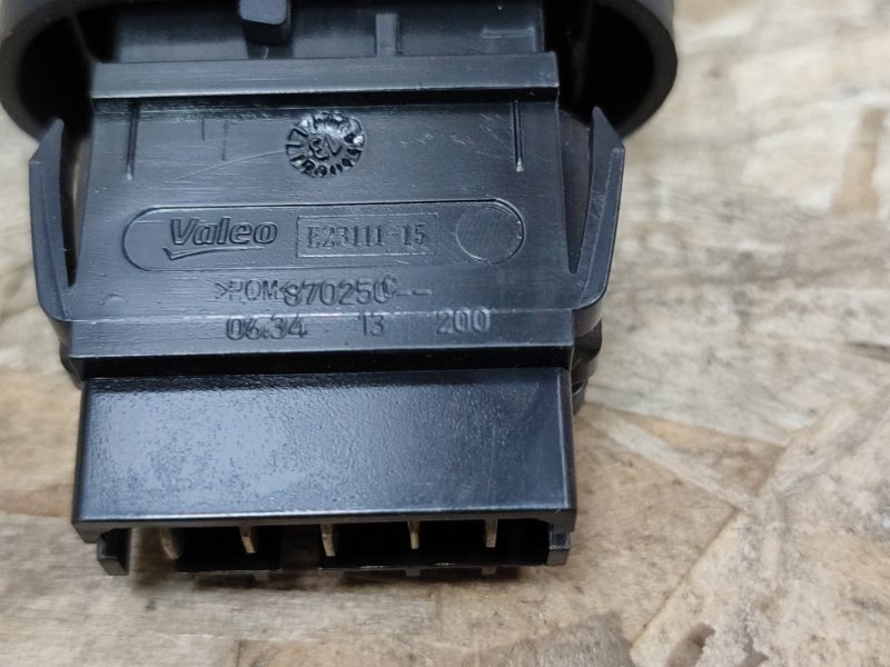 Кнопка блокировки дверей