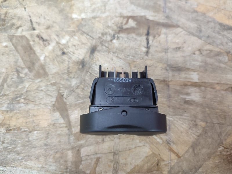 Кнопка стеклоподъемника