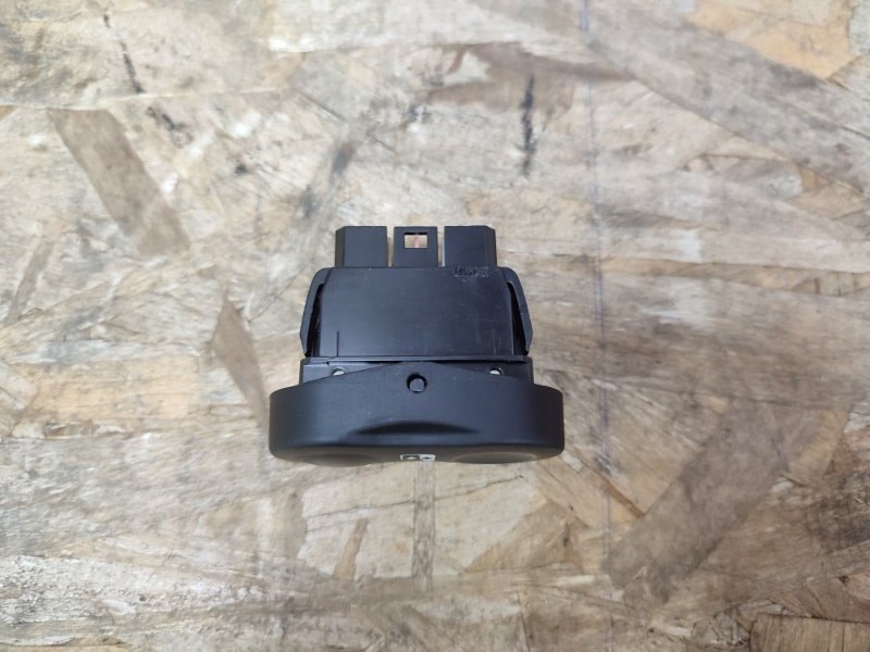 Кнопка стеклоподъемника