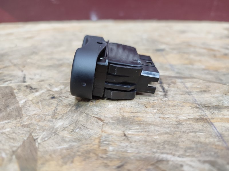 Кнопка стеклоподъемника