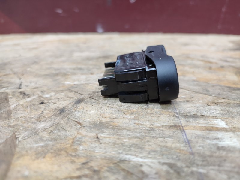 Кнопка стеклоподъемника