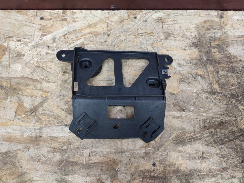 Кронштейн блока управления двигателем