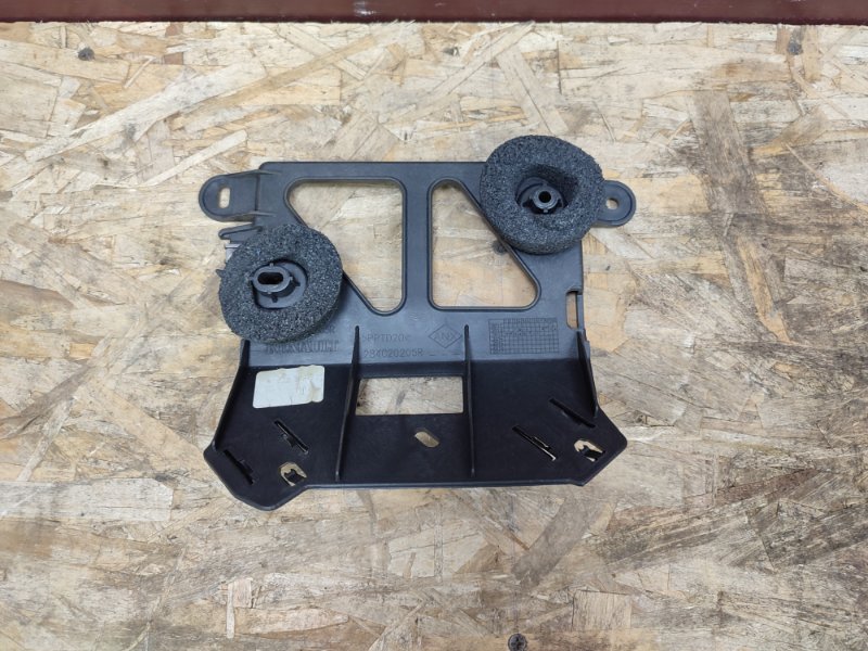 Кронштейн блока управления двигателем