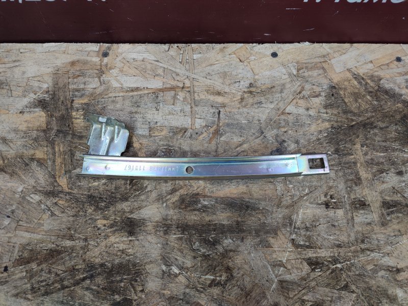 Направляющая стекла двери