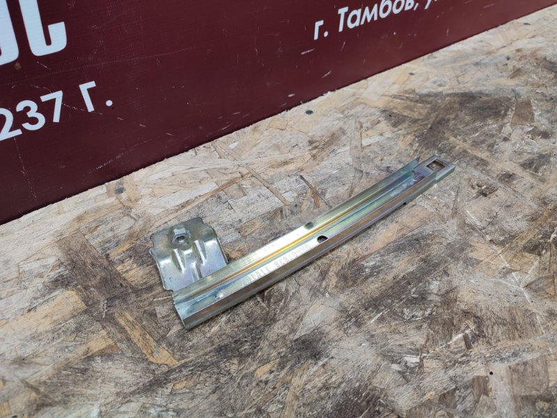 Направляющая стекла двери