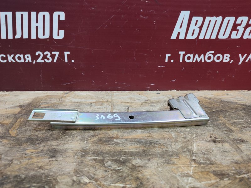 Направляющая стекла двери