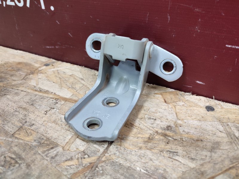 Петля двери