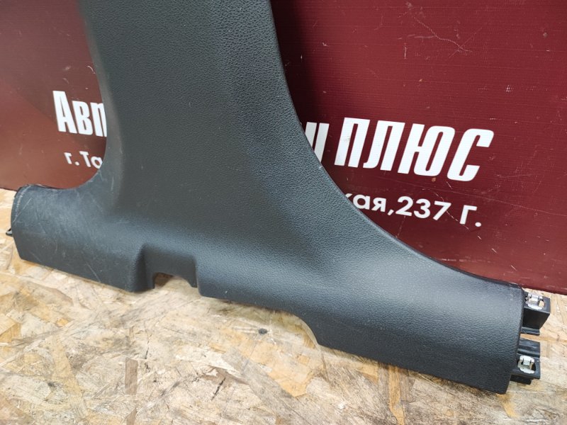 Обшивка средней стойки