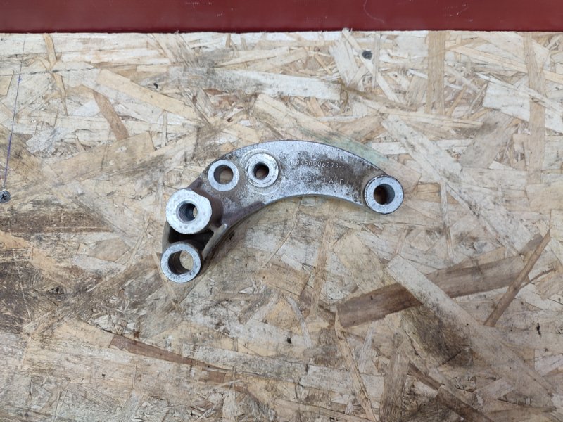 Кронштейн опоры двигателя