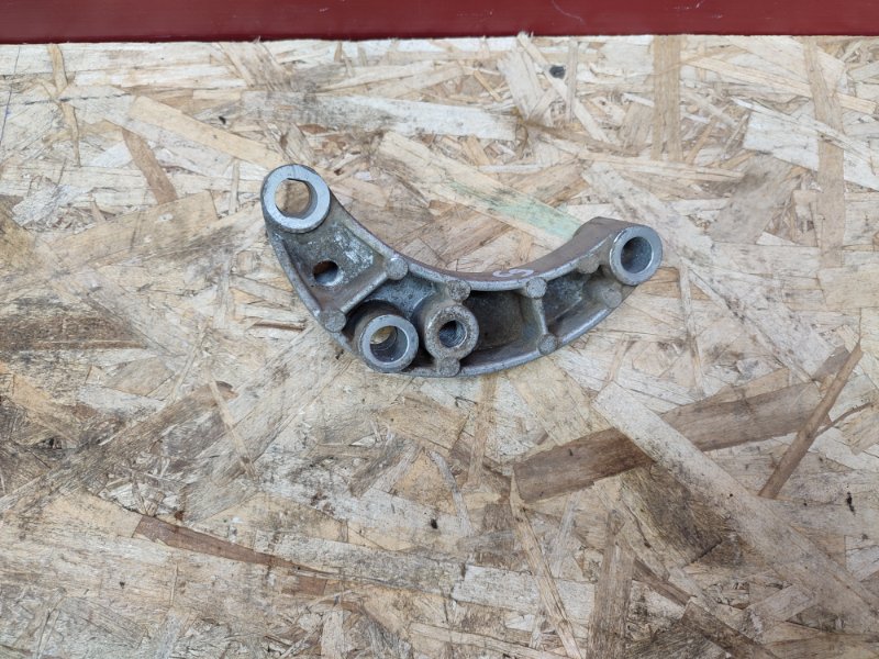 Кронштейн опоры двигателя