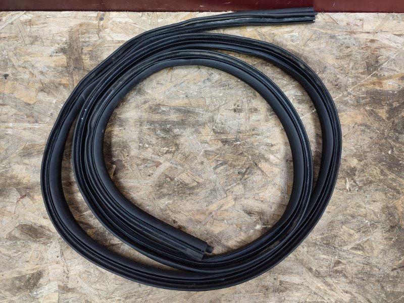 Уплотнительная резинка крышки багажника